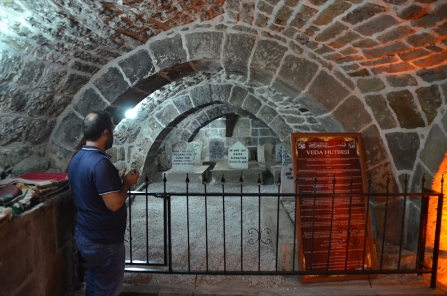 Bitlis'te tarihi Feyzullah El Ensari Türbesi ziyarete açıldı