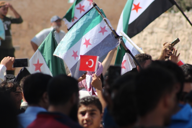 İdlib'deki rejim karşıtı gösterilerde Türkiye'ye teşekkür mesajları