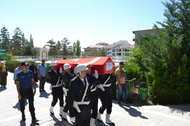 Görev başında vefat eden polis memuru Aksaray'da defnedildi