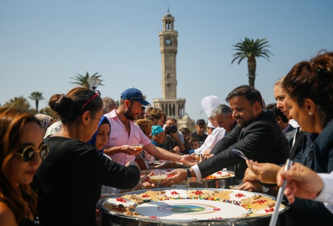 Erdoğan'ın talimatıyla 13 ilde aşure ikram edildi