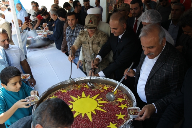 Erdoğan'ın talimatıyla 13 ilde aşure ikram edildi