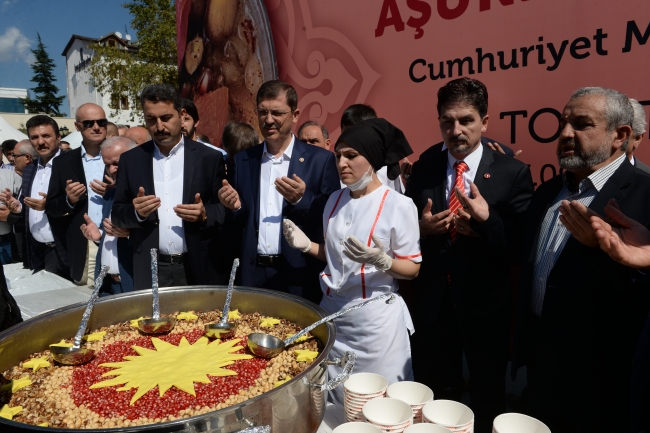 Erdoğan'ın talimatıyla 13 ilde aşure ikram edildi