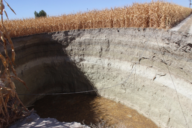 Konya'da 30 metre derinliğinde obruk oluştu