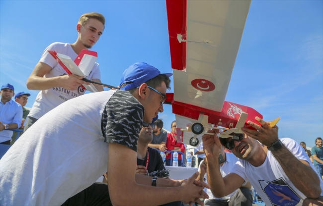 Gençlerin hayalleri İstanbul Yeni Havalimanı’nda göklere yükseldi