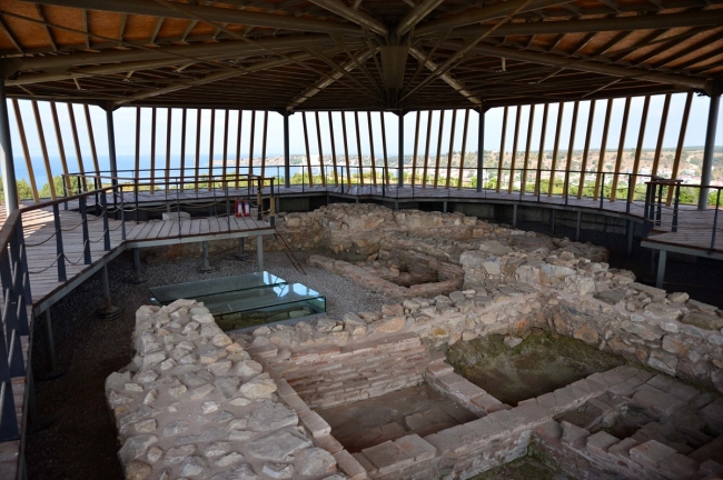 Parion Antik Kenti'nde bin 500 yıllık mezar koruma altına alındı