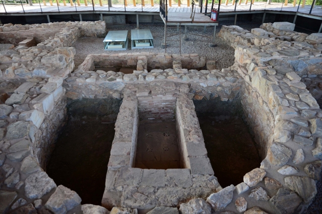 Parion Antik Kenti'nde bin 500 yıllık mezar koruma altına alındı