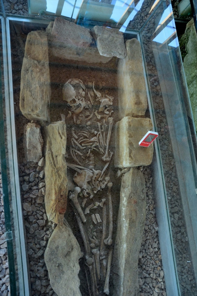 Parion Antik Kenti'nde bin 500 yıllık mezar koruma altına alındı