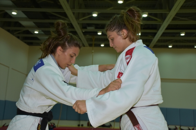 Judocu kız kardeşler milli takıma seçilmenin gururunu yaşıyor