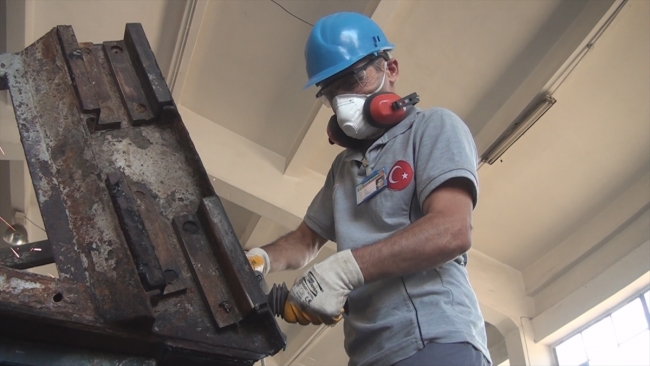 Tek ayak üzerinde ip atlayarak Guinness'e girmeye hak kazandı