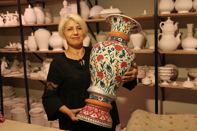 Üçüncü kuşak çini ustası geleceğin ustalarını yetiştiriyor