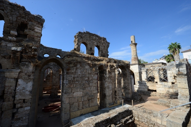 Farklı medeniyetlerin izlerini taşıyan Kesik Minare Camii yeniden ibadete açılacak