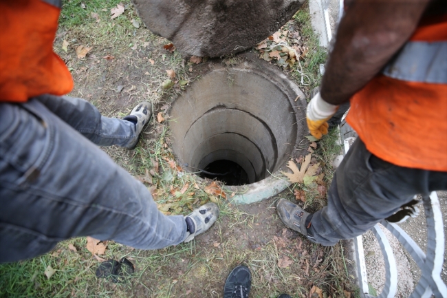 Sultanahmet Camii'nin 400 yıllık su kanalı balçıktan temizleniyor