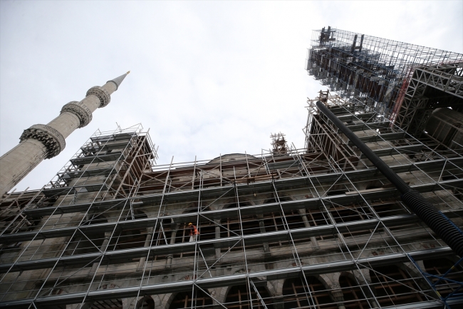 Sultanahmet Camii'nin 400 yıllık su kanalı balçıktan temizleniyor