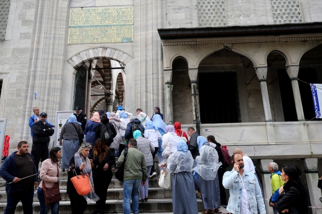 Sultanahmet Camii'nin 400 yıllık su kanalı balçıktan temizleniyor