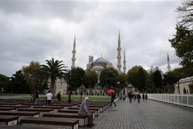 Sultanahmet Camii'nin 400 yıllık su kanalı balçıktan temizleniyor