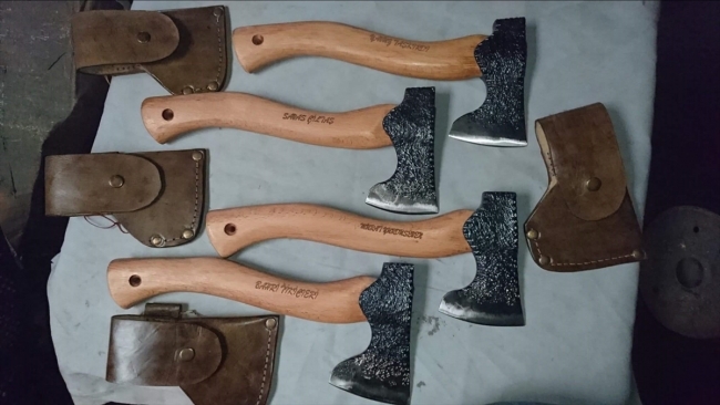 Kemeraltı'nın demirci kardeşleri tasarımlarını internetten satıyor