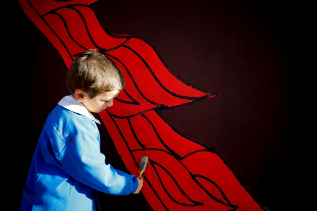 Köy okulunun duvarına sanatsal dokunuş