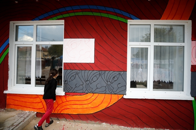 Köy okulunun duvarına sanatsal dokunuş