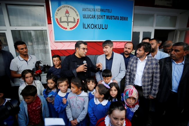 Köy okulunun duvarına sanatsal dokunuş