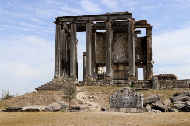 Zeus Tapınağı'nda Çavdar Türklerine ait 400 figür bulunuyor