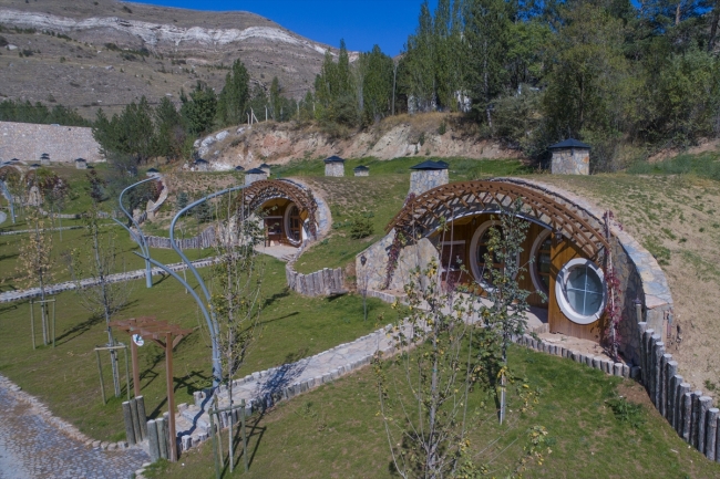 Sivas'ın doğayla iç içe Hobbit evleri yurt dışından da ilgi görüyor