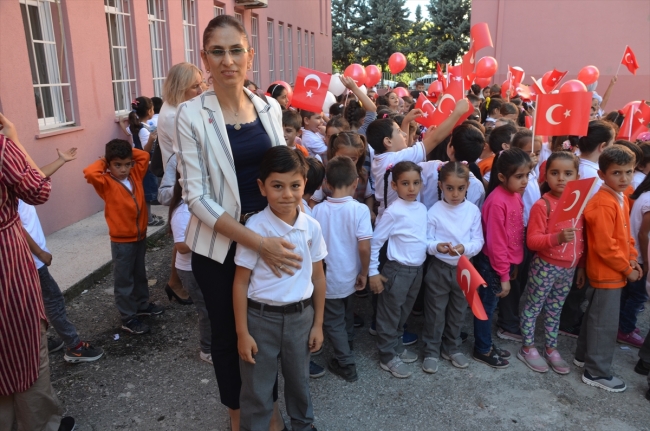 Evinde anne tarlada çiftçi iş yerinde patron