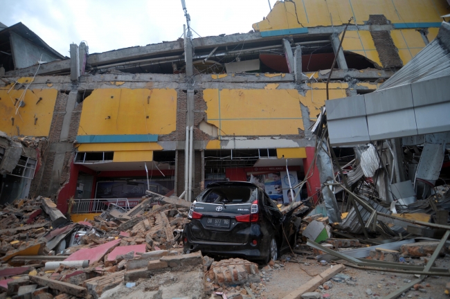 Endonezya’daki depremde ölü sayısı bin 203’e yükseldi