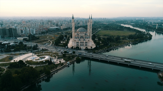 Tevhid inancının ve sosyal hayatın merkezi camiler