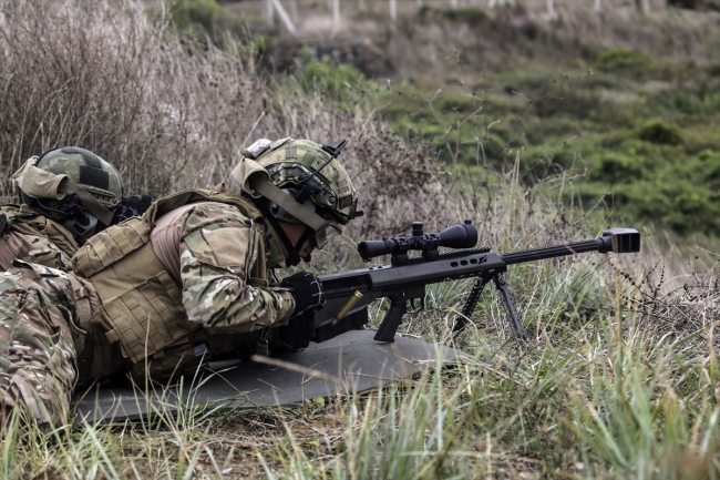 SAS komandoları zorlu eğitimlerine aksatmadan devam ediyor