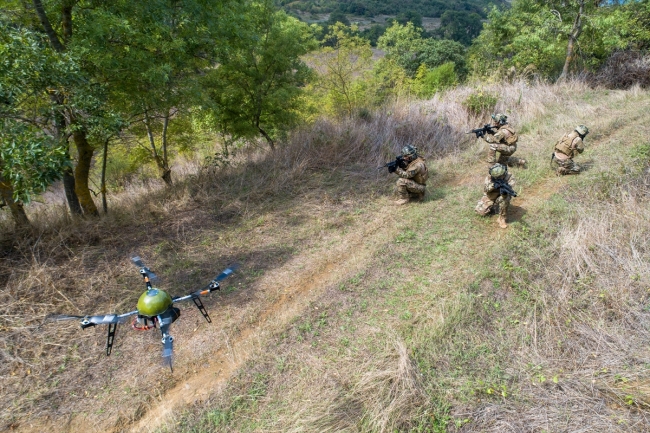 SAS komandoları zorlu eğitimlerine aksatmadan devam ediyor