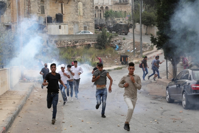 İsrail Batı Şeria'da 3 Filistinliyi gözaltına aldı