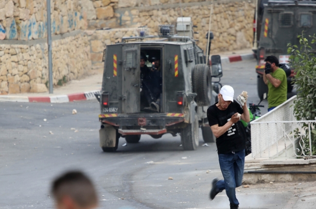 İsrail Batı Şeria'da 3 Filistinliyi gözaltına aldı