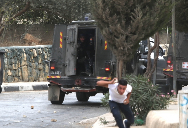 İsrail Batı Şeria'da 3 Filistinliyi gözaltına aldı