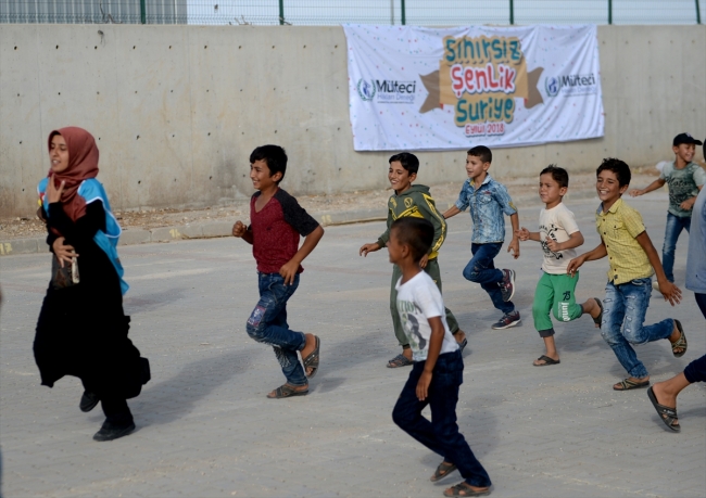 Savaş mağduru çocukların yüzünü güldürdüler