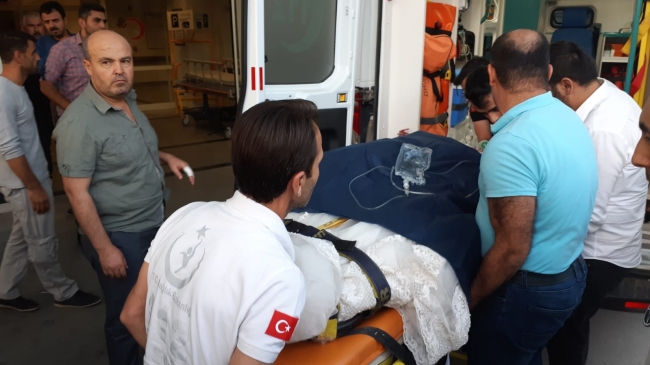 Gelin arabası devrildi: 2 ölü, 3 yaralı