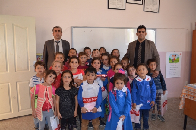 "Köy okuluna kitap bağışı" şartıyla hakaret davası açmaktan vazgeçti