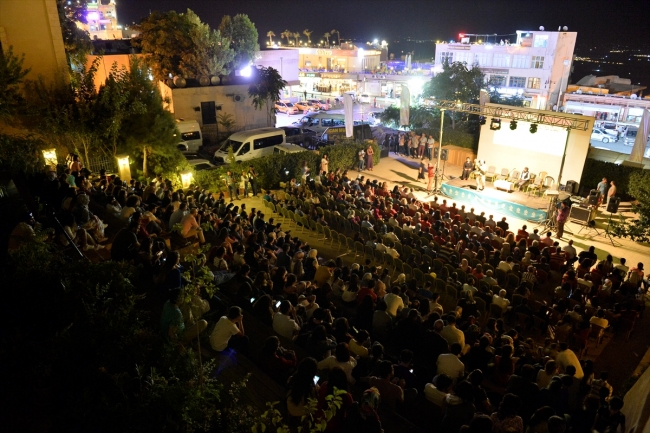 Mardin'de masal anlatıcıları büyüklere masal anlattı
