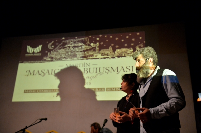 Mardin'de masal anlatıcıları büyüklere masal anlattı
