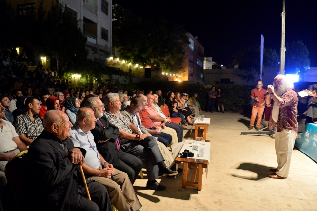 Mardin'de masal anlatıcıları büyüklere masal anlattı