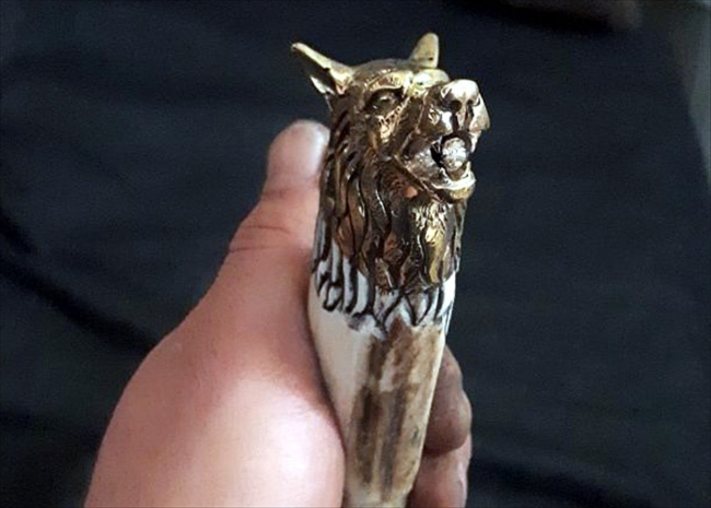 Ahşap ve çelik Mehmet Şeker'in ellerinde farklı motiflerle süsleniyor