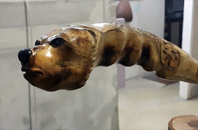 Ahşap ve çelik Mehmet Şeker'in ellerinde farklı motiflerle süsleniyor