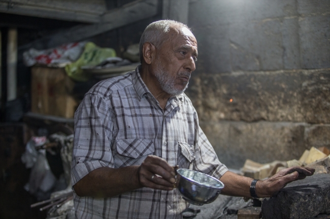 70 yıllık kalay ustası zamana direniyor