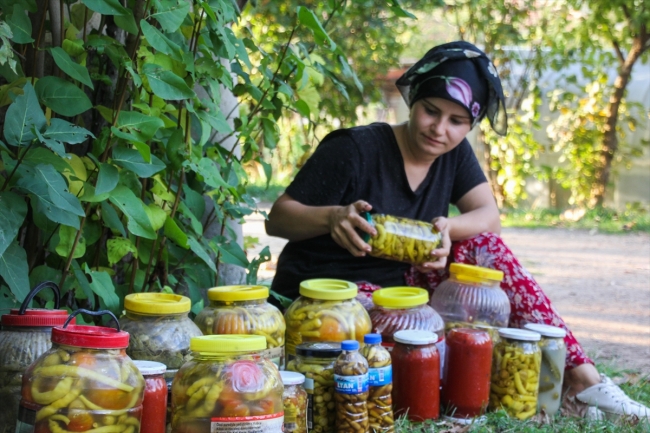Kütahya'da kadınların imece usulü kış hazırlığı başladı