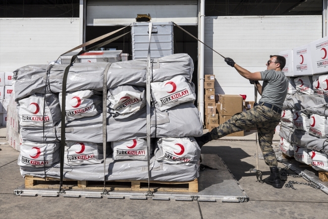 Türkiye'nin Endonezya'ya yardımları yola çıktı