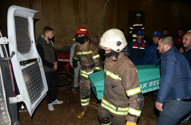 Yaşlı çift alevler arasında kaldı