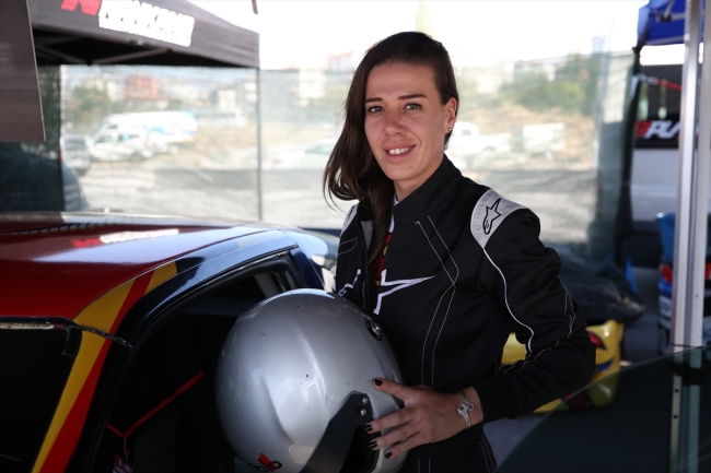 Küçük yaşlarda başlayan otomobil tutkusu onu profesyonel sporcuya dönüştürdü