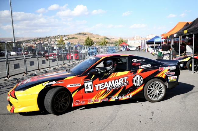 Küçük yaşlarda başlayan otomobil tutkusu onu profesyonel sporcuya dönüştürdü