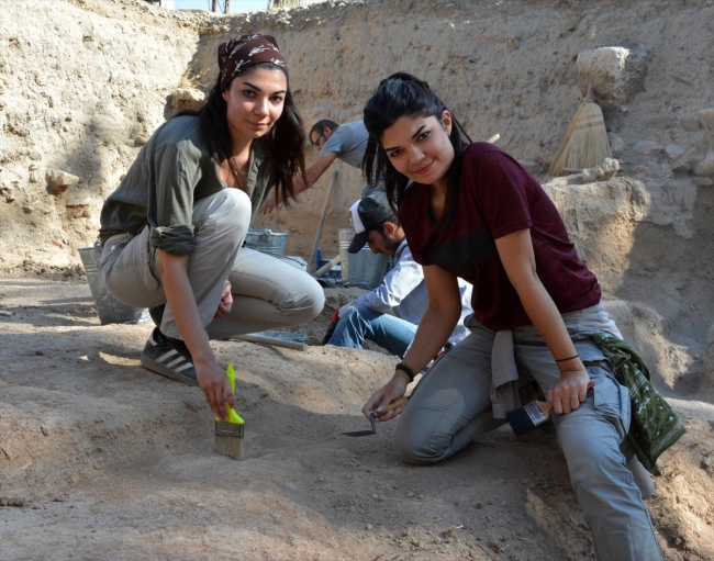 Antropolog ve arkeolog ikizler tarihi araştırıyor