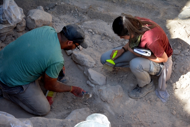 Antropolog ve arkeolog ikizler tarihi araştırıyor