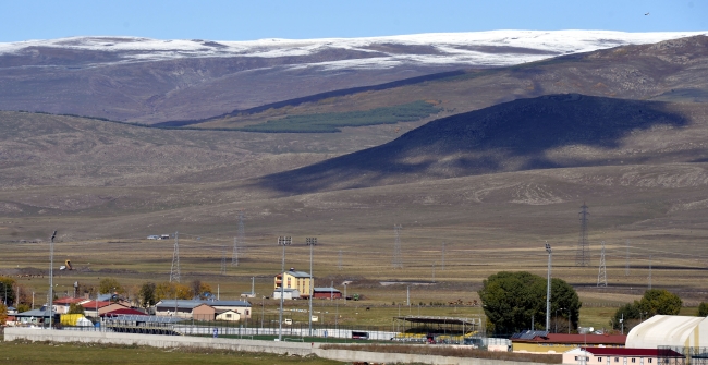 Ardahan'ın yüksek kesimleri beyaza büründü